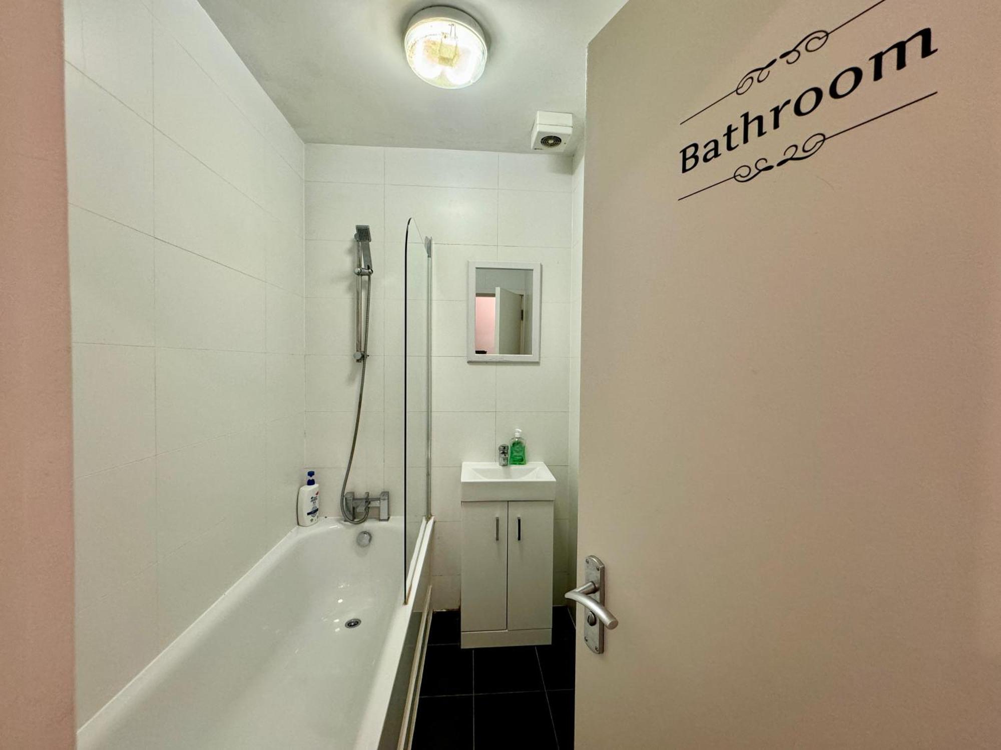 Cosmopolitan Private Bedrooms Euston Station 123 London